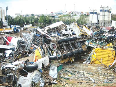 TIR şoförlerinin kornalara basacak zamanı bile olmadı