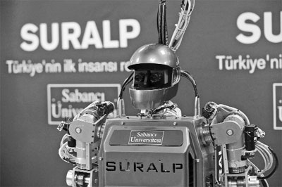 İlk Türk insansı robotu dans etti!