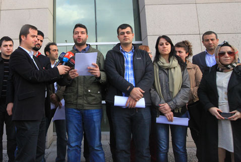 Gazeteciler tepki gösterdi defter adliyeden çekildi