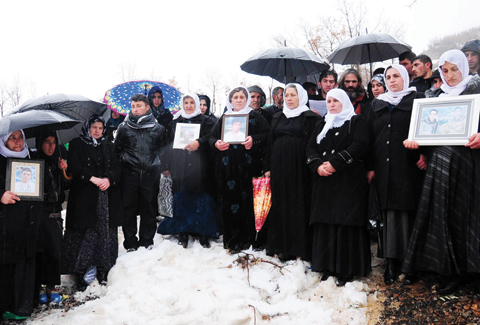 Her hafta mezarda adalet isteyecekler