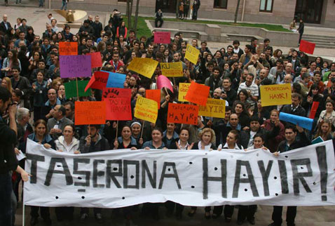 Koç Üniversitesi'nde gergin bekleyiş