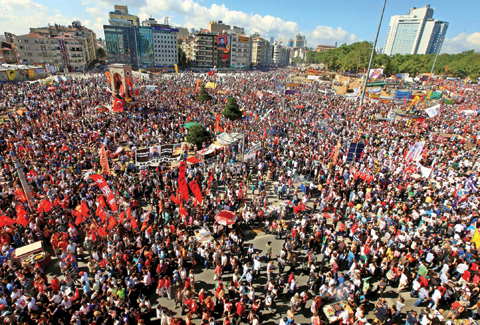 Taksim Dayanışması: Burdayız, gitmiyoruz