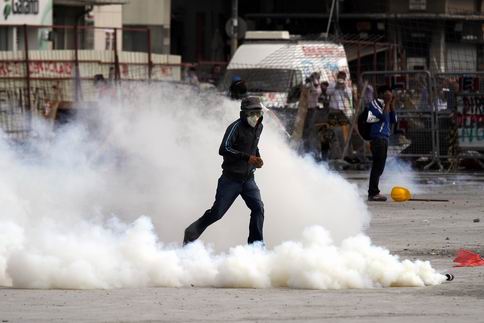 Polis 'yaklaşan her şeye' gaz atıyor