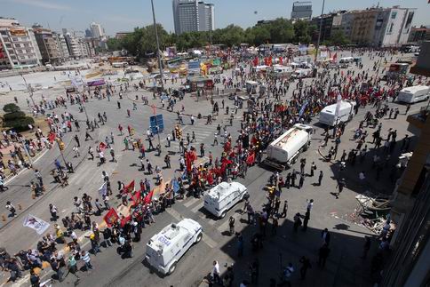 Polis yeniden Taksim meydanında