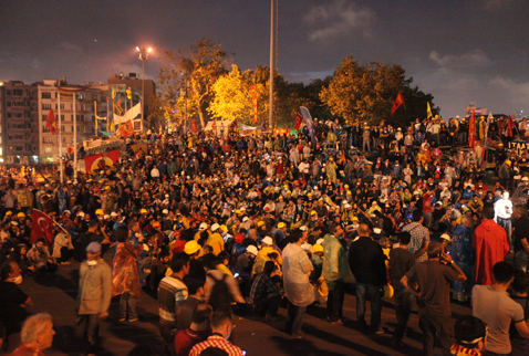 Gezi Parkı'nda 'vurmalı' değil 'tuşlu' gece!