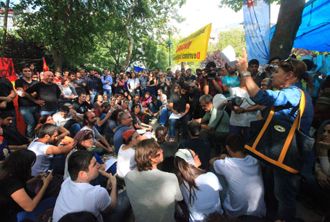 Gezi Parkı'nda açık forum zamanı