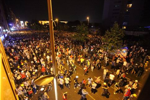 Taksim boşaltıldı Şişli'de barikatlar kuruldu