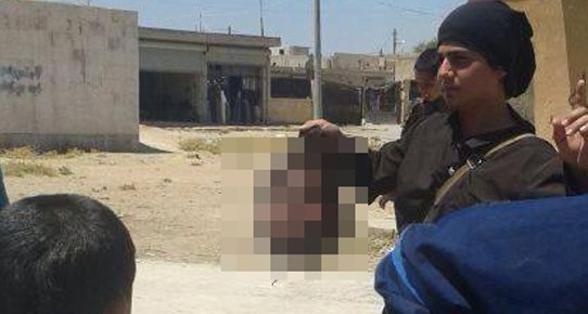 IŞİD 'kâfir' deyip vahşice öldürüyor, sonra da sergiliyor