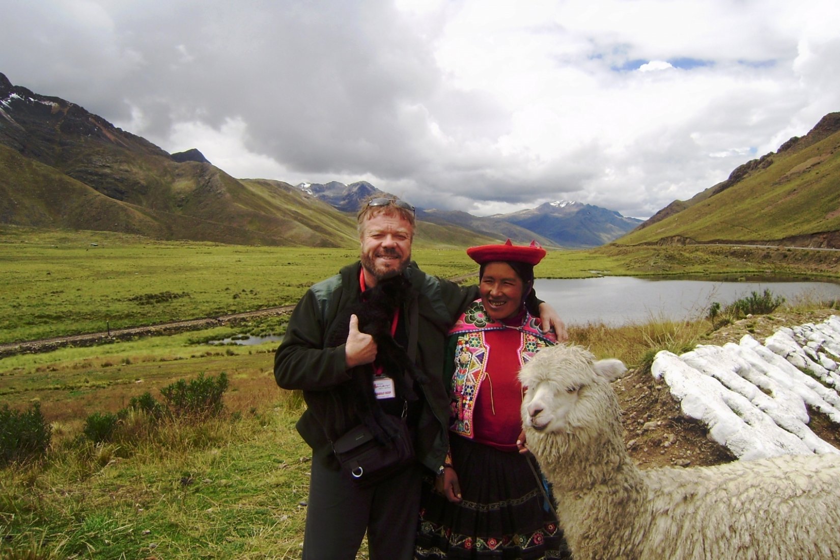 O, hem bir şarkıcı hem de 140 ülkeye ayak basan bir gezgin: Atilla Atasoy